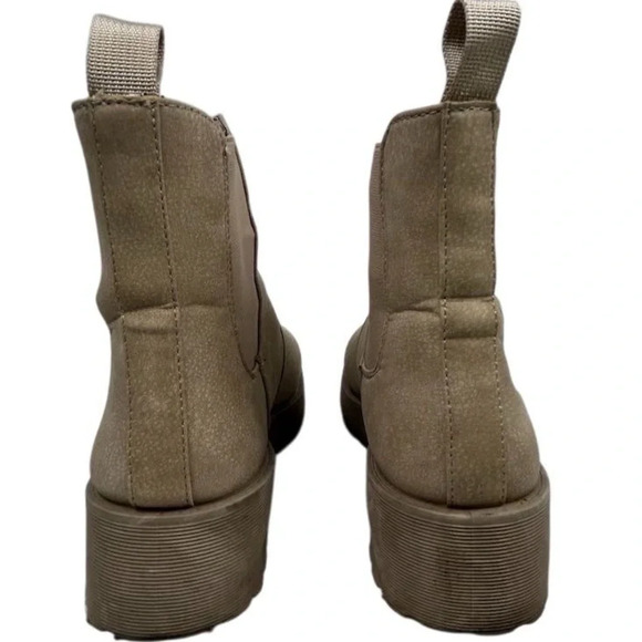 Dirty Laundry Women's Margo Chelsea Boot Brown Size 9 Ankle Chunky Heel - Picture 3 of 16